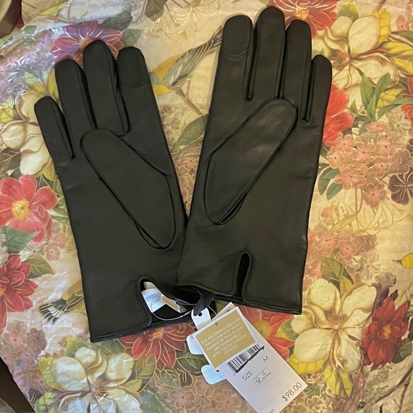 Quilted Leather Tech Gloves by MICHAEL KORS - Picture 3 of 4